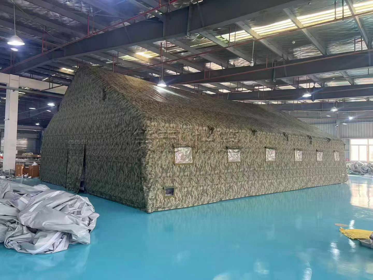 气柱式帐篷与支架式帐篷的优缺点对比