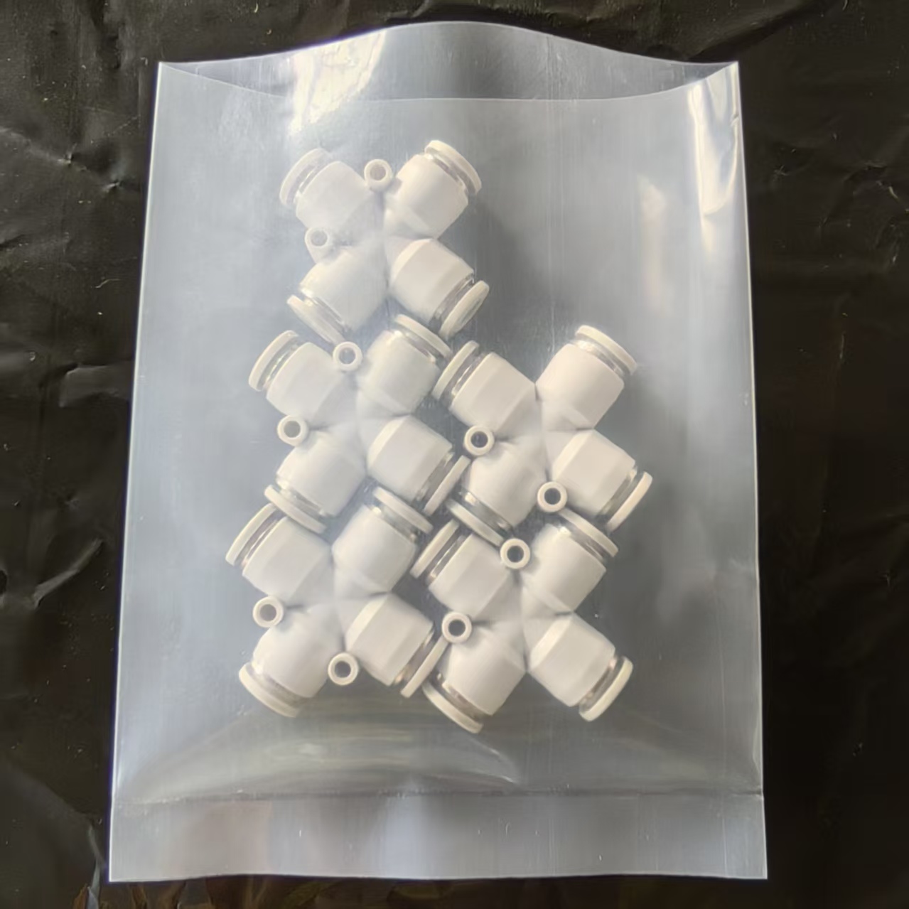 吹膜生产中PE薄膜出现晶点、鱼眼的技术对策