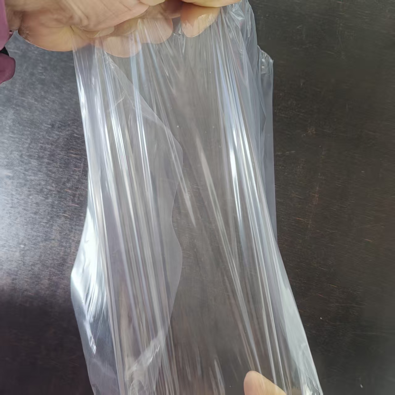  PE吹膜常见问题及解决方案：厚薄不均、晶点、气泡处理技巧